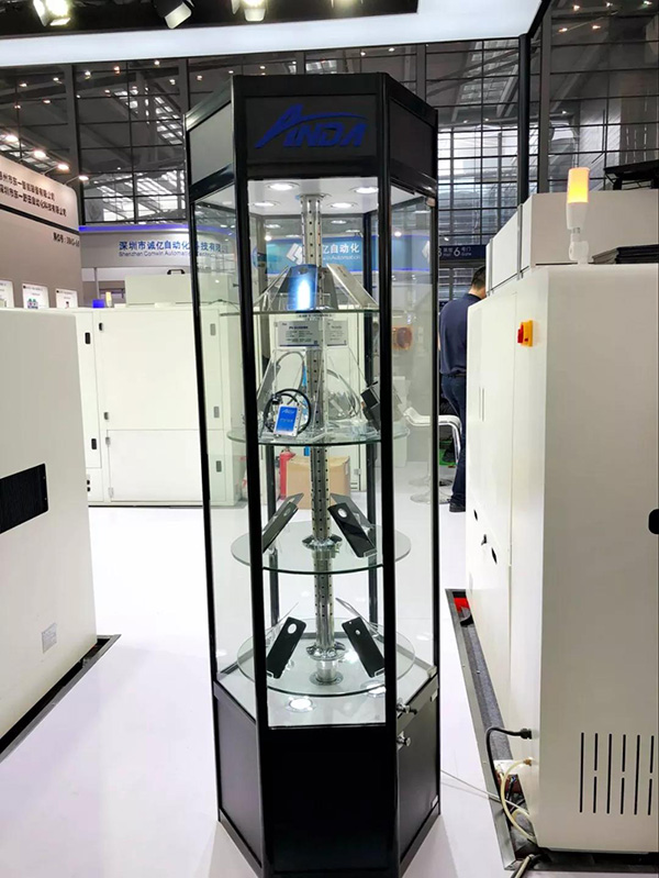 实时报道】聚焦28圈中国｜3D曲面玻璃展