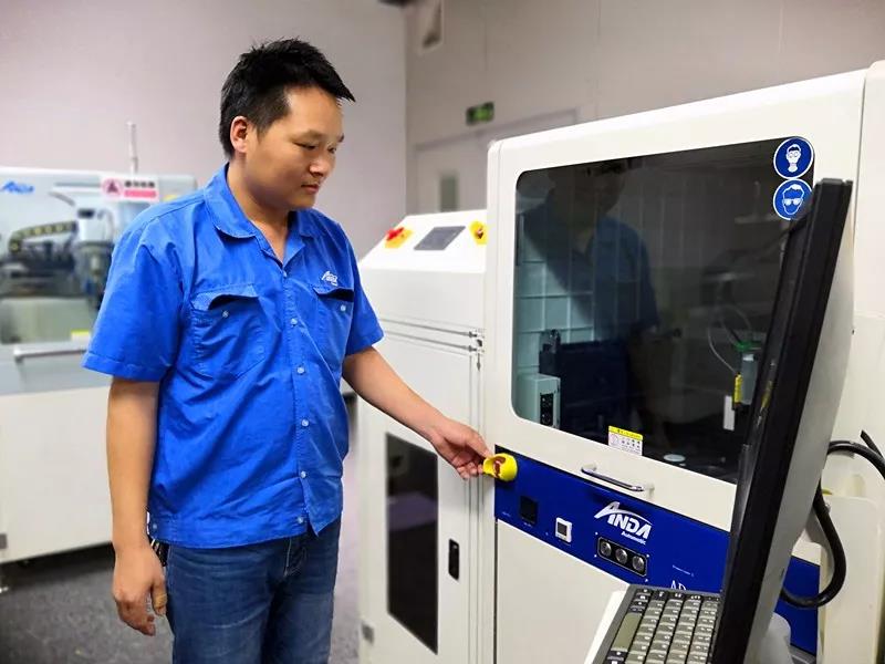 成品一次检验通过太难？他却连续实现了3台！