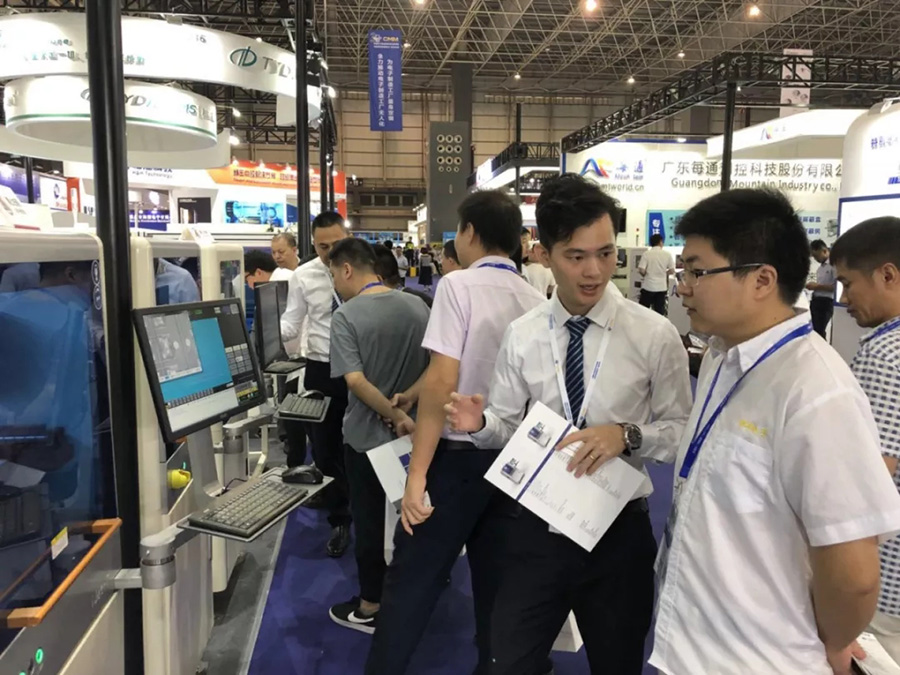 28圈中国坚持自主创新，多部设备首次公开亮相 | 电子制造自动化展报道