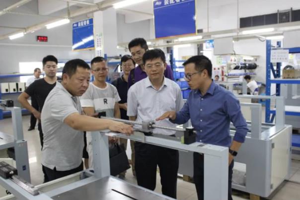 智能机器人与装备制造”项目评审专家莅临我司指导交流